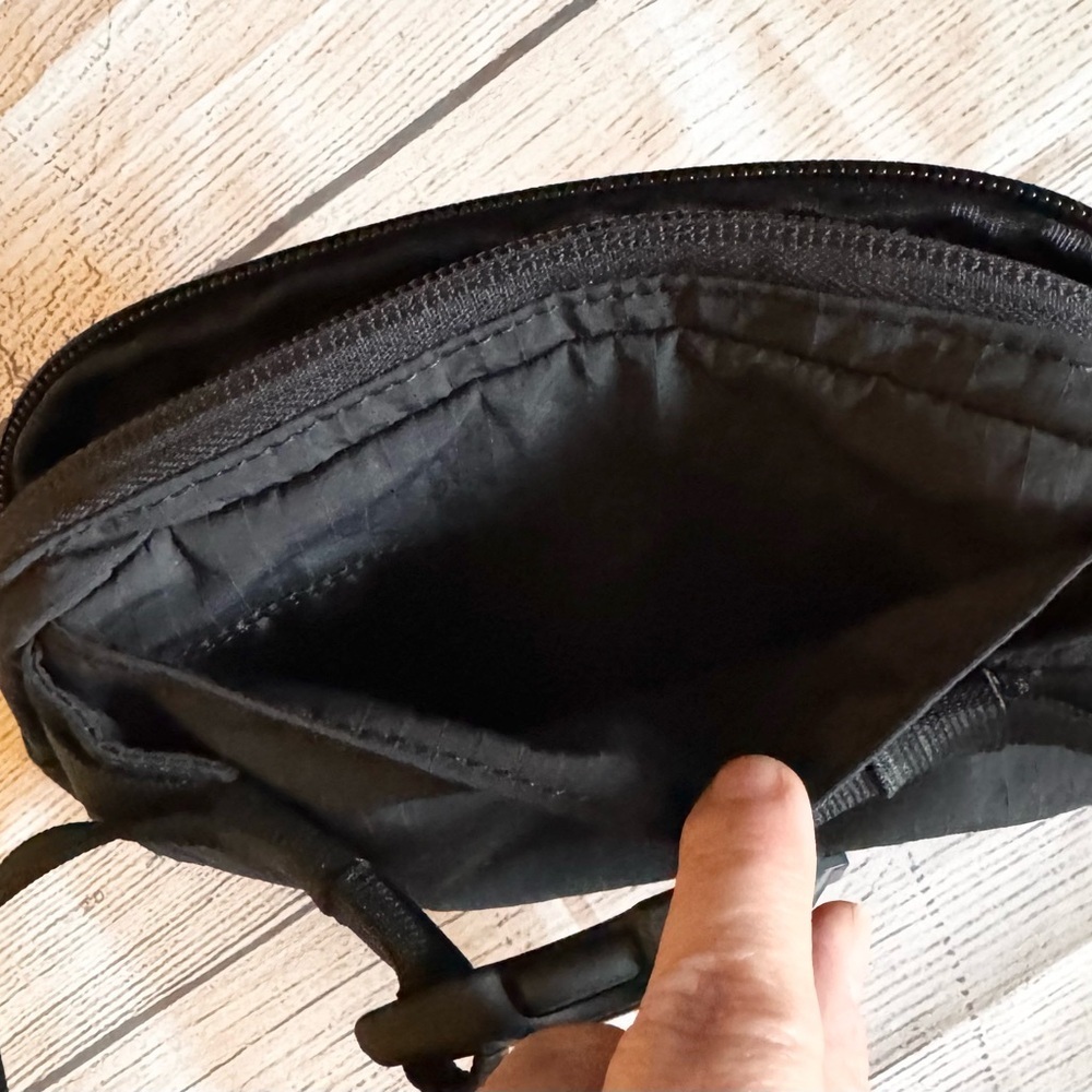 Lululemon Everywhere Belt Bag Black Crossbody Waist Pack Nylon O/S - Picture 5 of 8